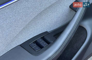 Седан Tesla Model 3 2024 в 