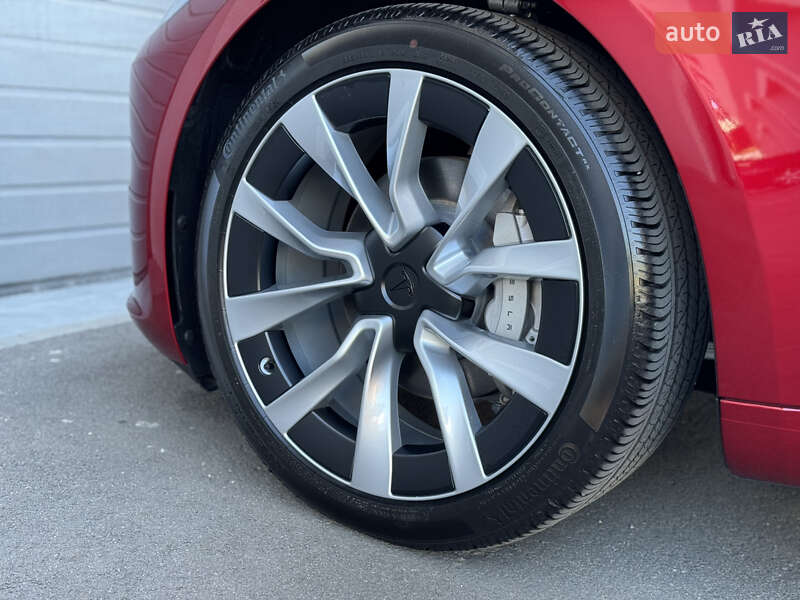 Седан Tesla Model 3 2024 в Виннице