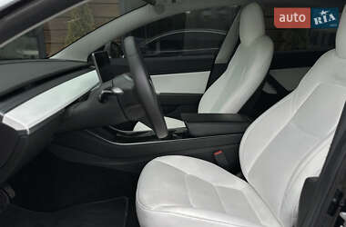 Седан Tesla Model 3 2019 в 