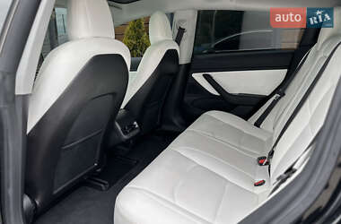 Седан Tesla Model 3 2019 в 