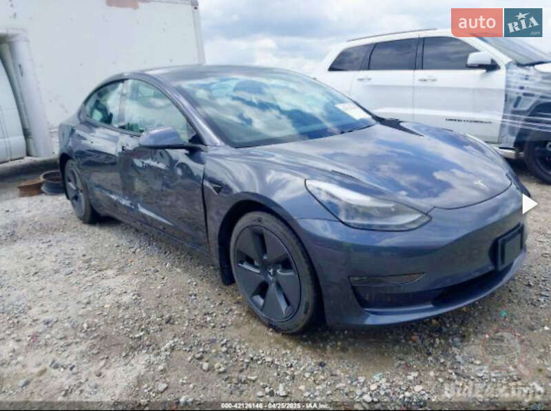 Седан Tesla Model 3 2021 в Киеве