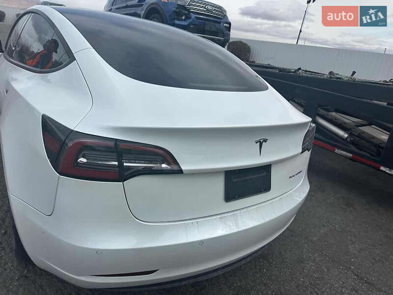 Седан Tesla Model 3 2022 в Львові