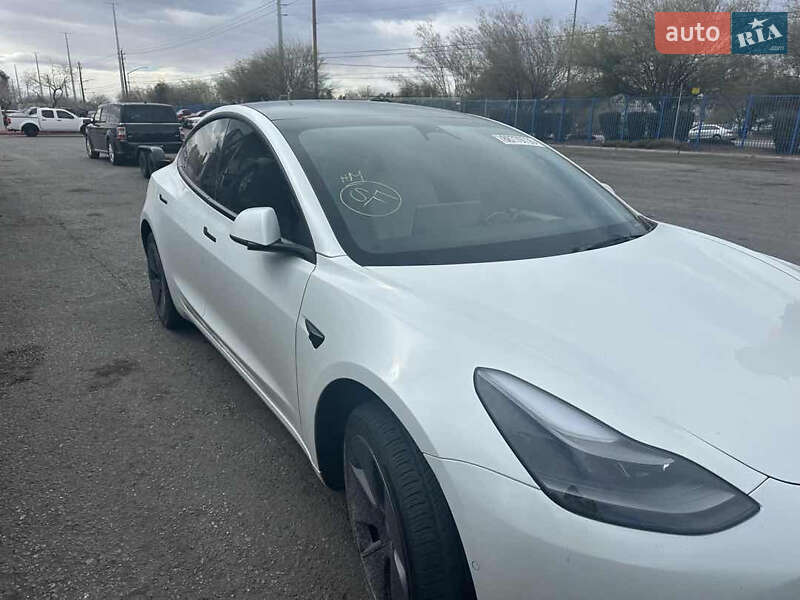 Седан Tesla Model 3 2022 в Львові