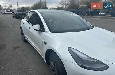 Седан Tesla Model 3 2022 в 