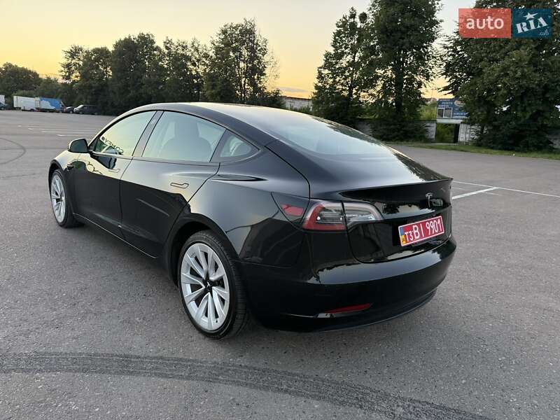 Седан Tesla Model 3 2022 в Ровно