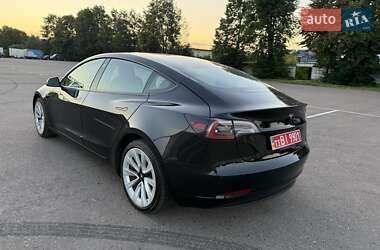 Седан Tesla Model 3 2022 в 
