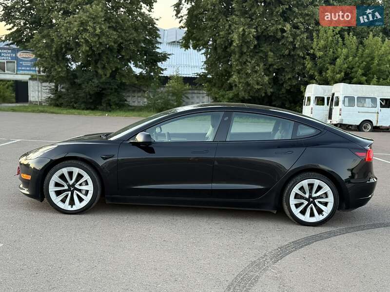 Седан Tesla Model 3 2022 в Ровно