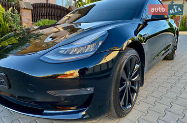 Седан Tesla Model 3 2019 в 