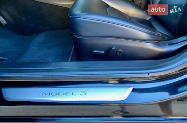 Седан Tesla Model 3 2019 в 