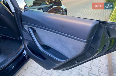 Седан Tesla Model 3 2019 в 
