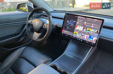 Седан Tesla Model 3 2019 в 