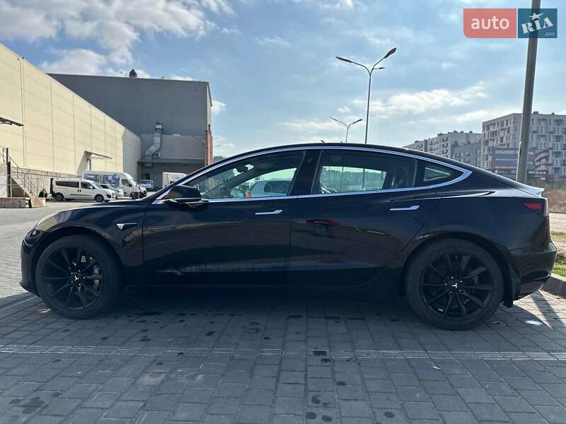 Седан Tesla Model 3 2019 в Львове