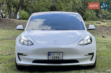 Седан Tesla Model 3 2023 в 