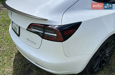Седан Tesla Model 3 2023 в 