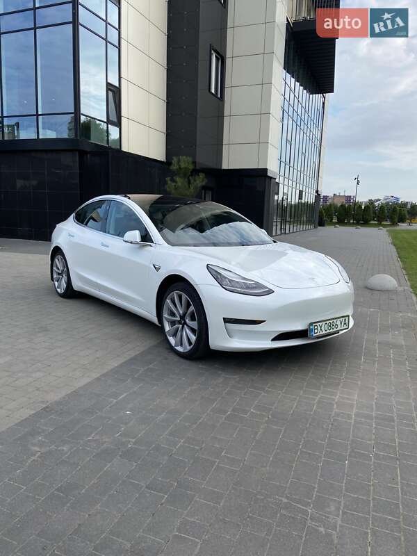 Седан Tesla Model 3 2018 в Хмельницком