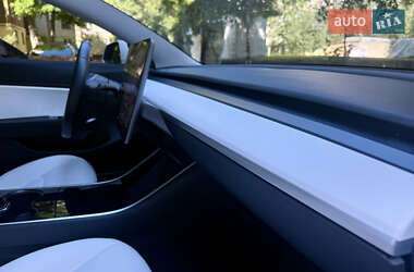 Седан Tesla Model 3 2019 в 