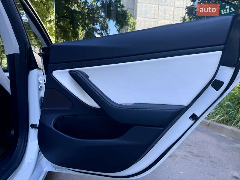 Седан Tesla Model 3 2019 в Белой Церкви