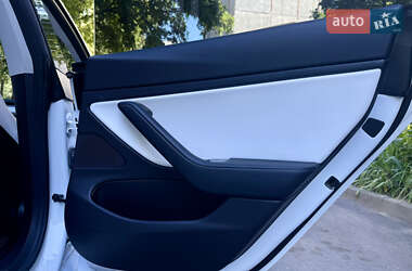 Седан Tesla Model 3 2019 в 
