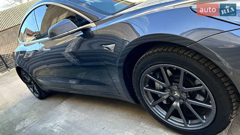 Седан Tesla Model 3 2019 в Львові