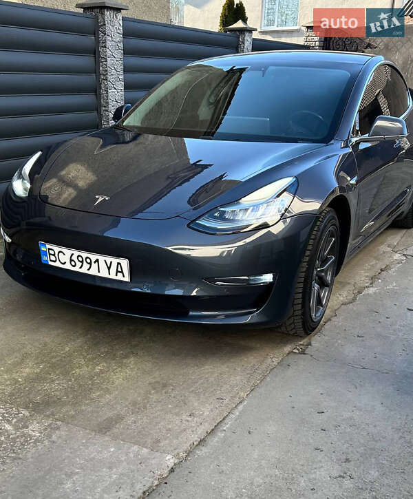Седан Tesla Model 3 2019 в Львові