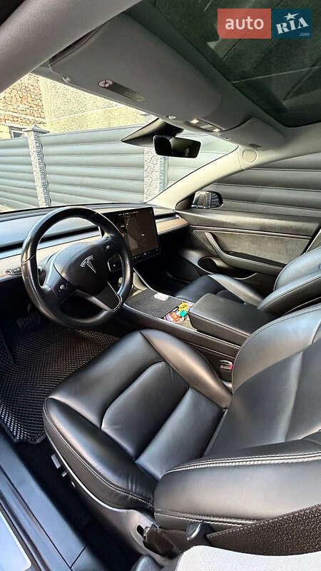 Седан Tesla Model 3 2019 в Львові