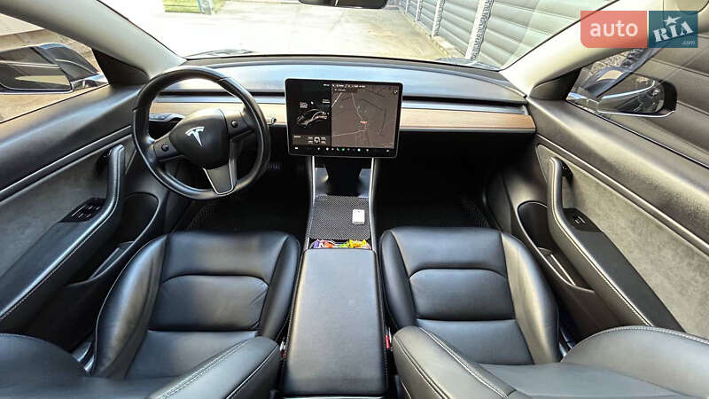 Седан Tesla Model 3 2019 в Львові