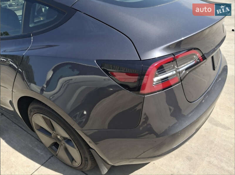 Седан Tesla Model 3 2021 в Киеве