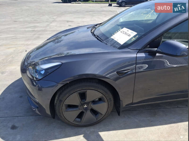 Седан Tesla Model 3 2021 в Киеве