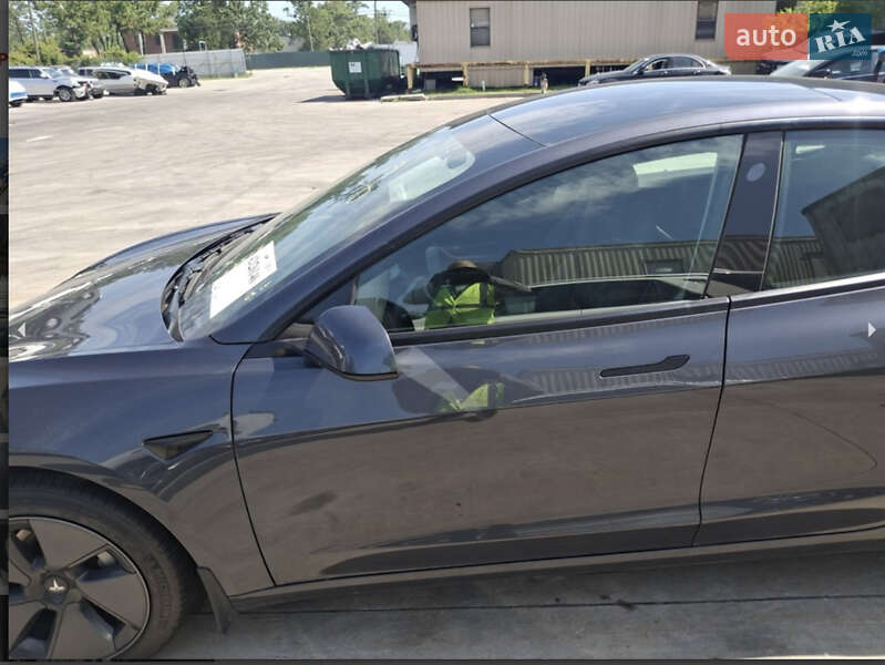 Седан Tesla Model 3 2021 в Киеве