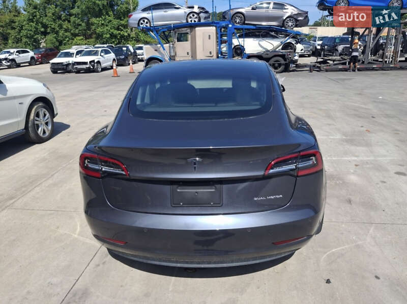 Седан Tesla Model 3 2021 в Киеве