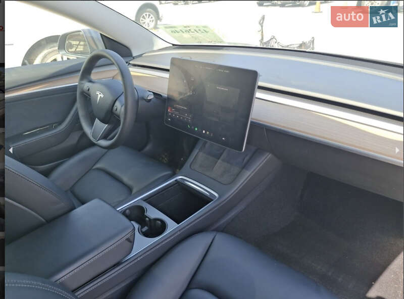 Седан Tesla Model 3 2021 в Киеве