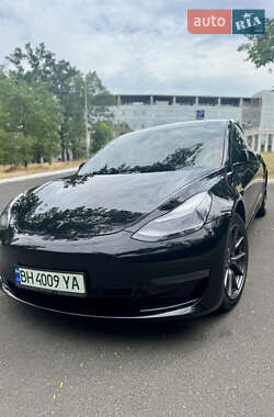 Седан Tesla Model 3 2021 в 