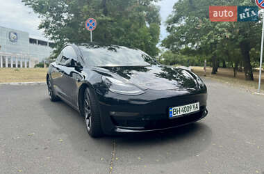 Седан Tesla Model 3 2021 в 