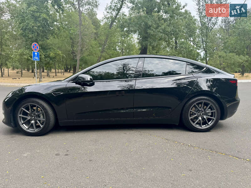 Седан Tesla Model 3 2021 в Одесі