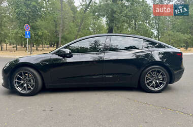 Седан Tesla Model 3 2021 в 