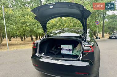 Седан Tesla Model 3 2021 в 