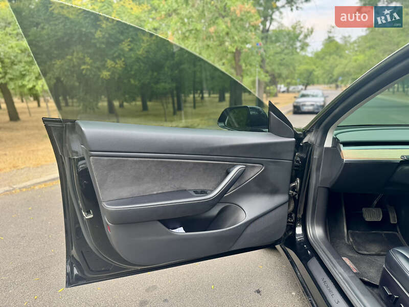 Седан Tesla Model 3 2021 в Одесі