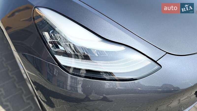 Седан Tesla Model 3 2020 в Рівному