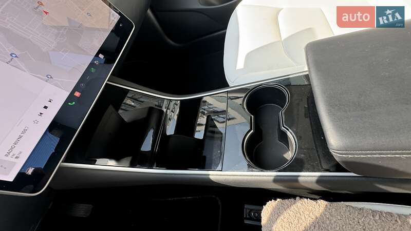 Седан Tesla Model 3 2020 в Рівному