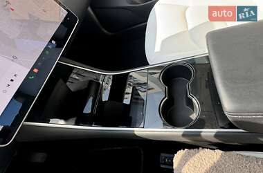 Седан Tesla Model 3 2020 в 