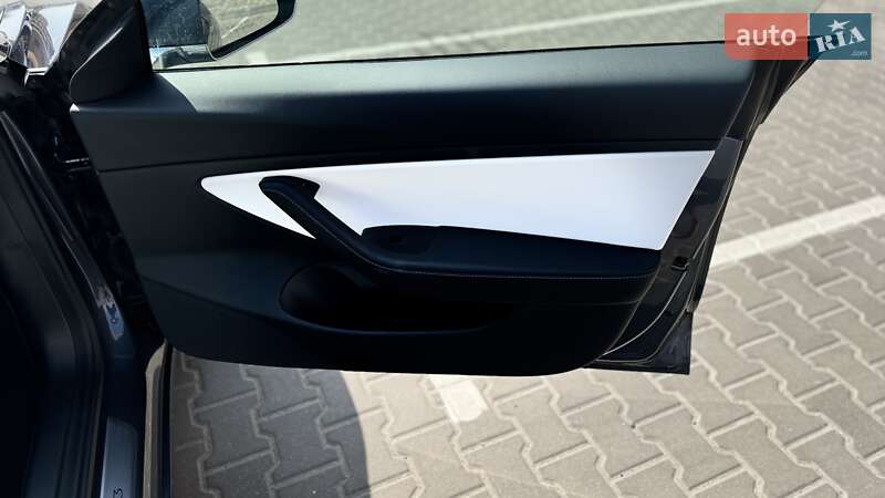 Седан Tesla Model 3 2020 в Рівному