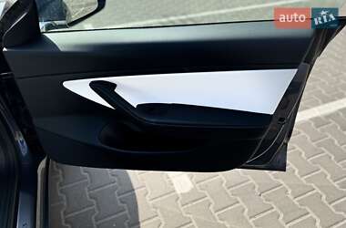 Седан Tesla Model 3 2020 в 