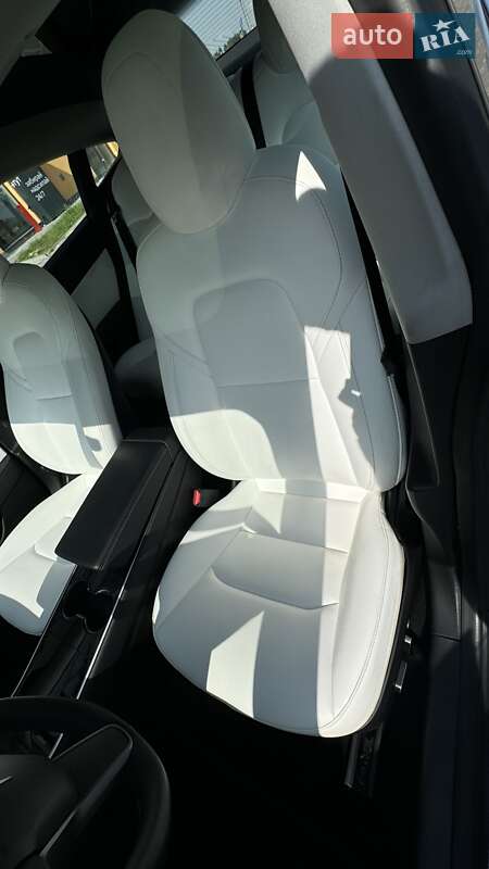 Седан Tesla Model 3 2020 в Рівному