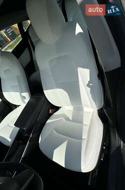 Седан Tesla Model 3 2020 в 