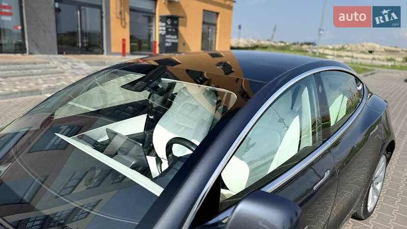 Седан Tesla Model 3 2020 в Рівному