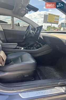 Седан Tesla Model 3 2020 в 
