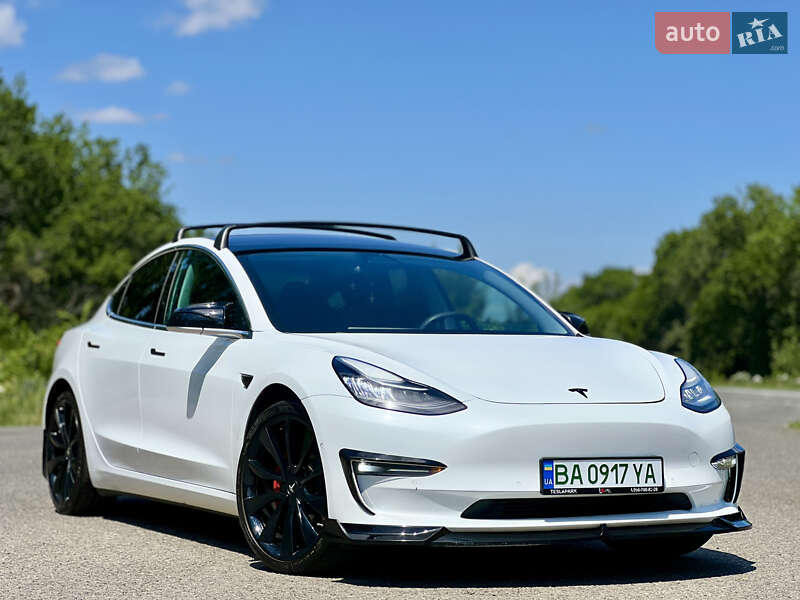 Седан Tesla Model 3 2018 в 