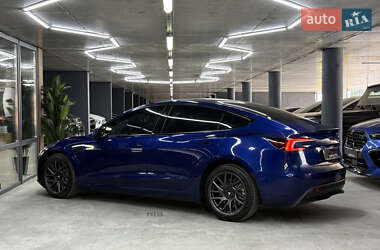 Седан Tesla Model 3 2024 в 