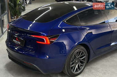 Седан Tesla Model 3 2024 в 