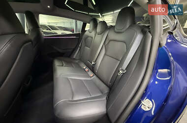 Седан Tesla Model 3 2024 в 